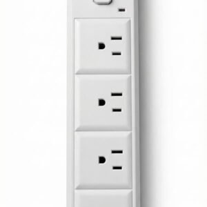 Regleta eléctrica blanca con tres enchufes de CA, dos puertos USB-A y un puerto USB-C, con botón de encendido superior, sobre fondo blanco.